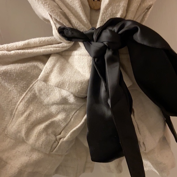 Cream - Picture 3 of 3